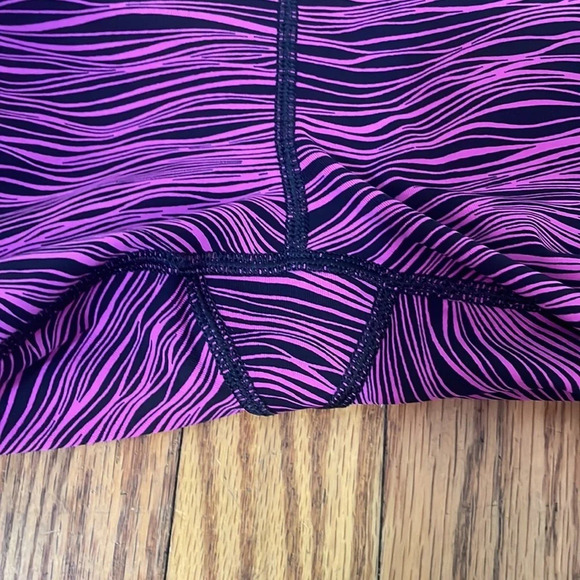Lululemon On Track Crop (19") Life Lines Polar Pink Black / Black 8 - Picture 7 of 7